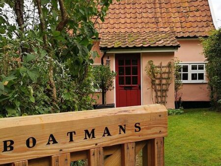 Boatmans Riverside Holiday Cottage